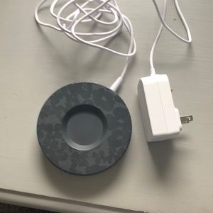 Pop socket charging station